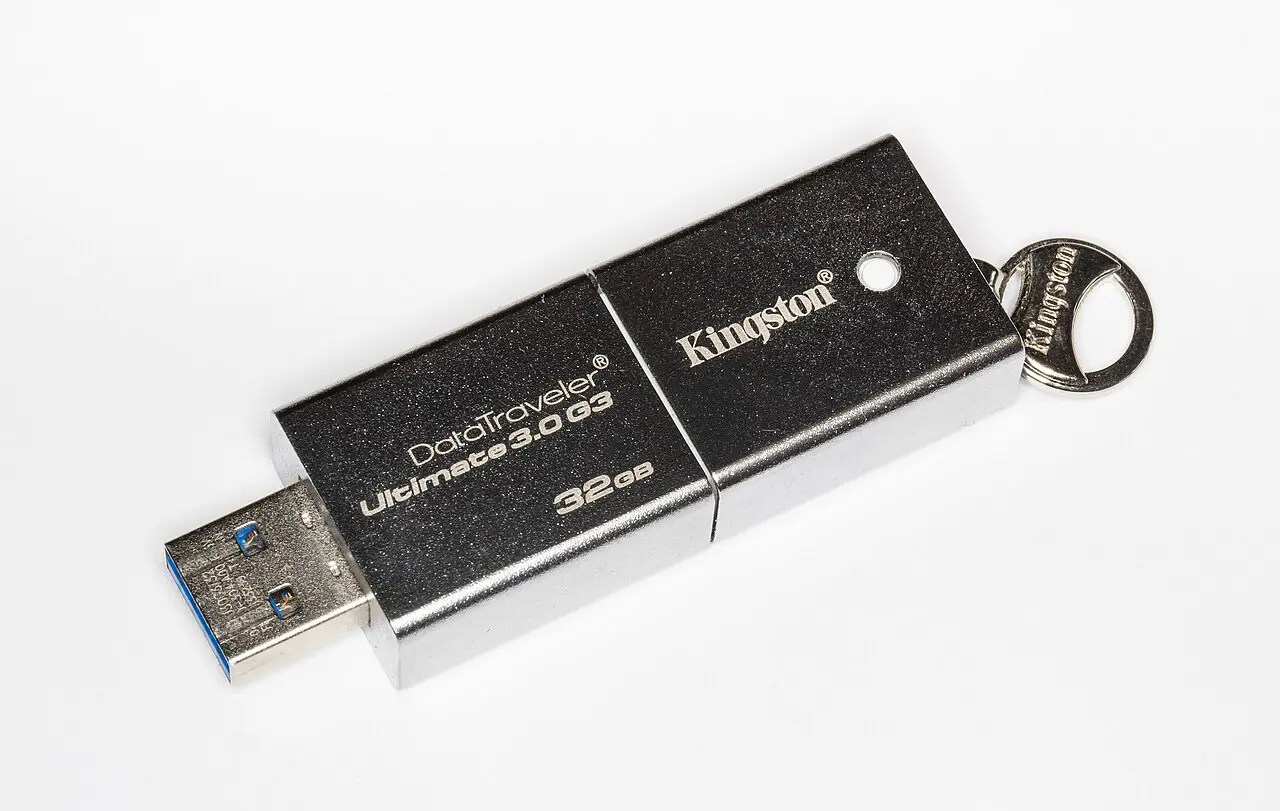 111Kingston DataTraveler Ultimate 3.0 G3 32GB